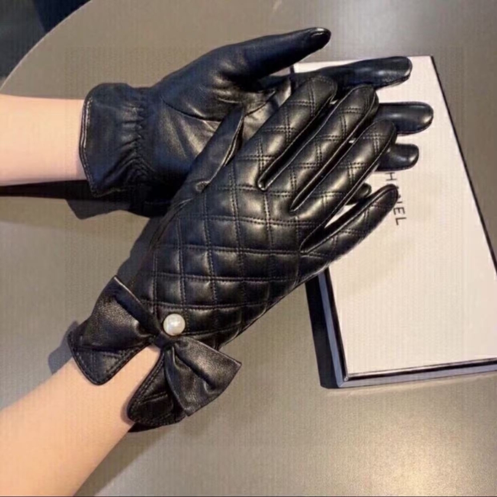Chanel Quilted Leather Bow Gloves Black - Picture 4 of 6